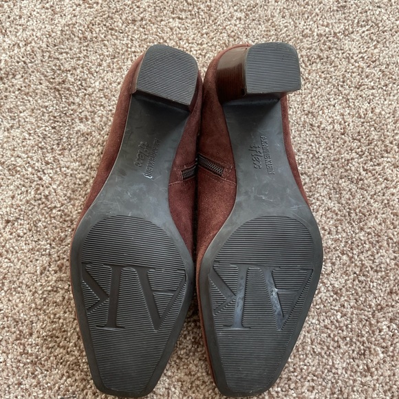 Anne Klein suede ankle boots 7.5 - Picture 2 of 4